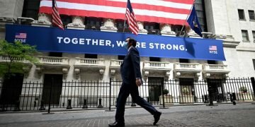 Investor Khawatir Lonjakan Kasus Covid-19 Varian Delta, Wall Street Tumbang