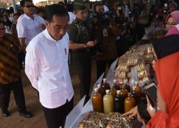 Jokowi Dorong E-commerce, Hastag #UMKMGoDigital Trending