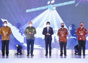 Kikis Kesenjangan Digital, Menkominfo Johnny Plate Bangun Kabel Serat Optik dan Satelit