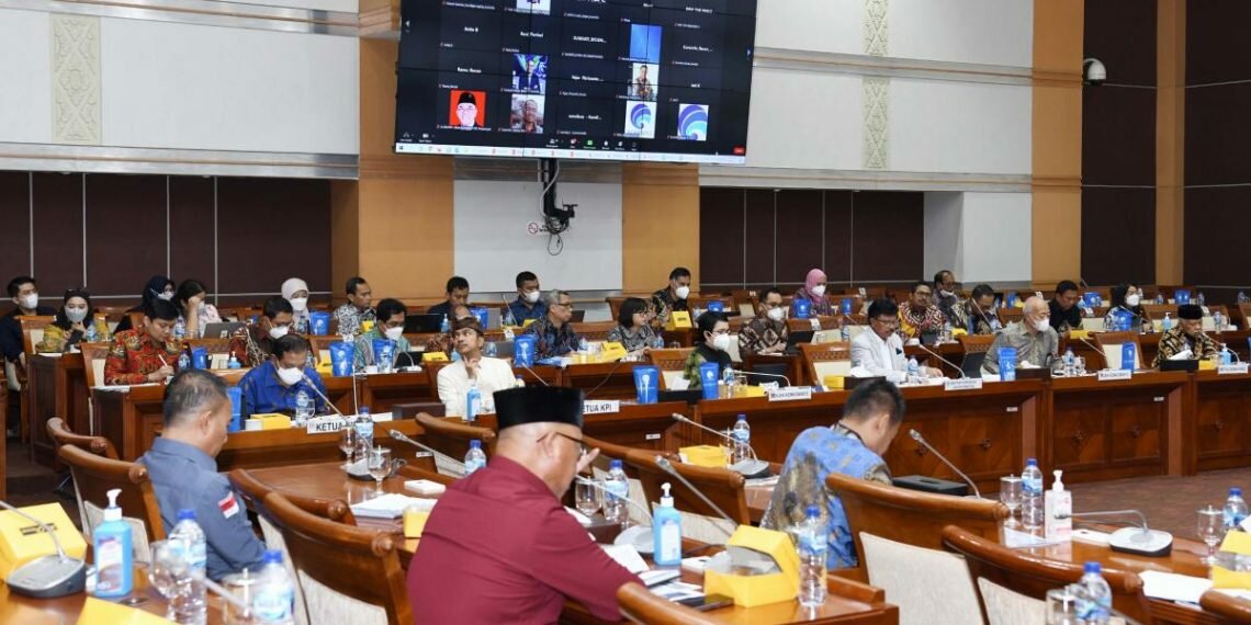 Penuhi Kebutuhan SFR, Menkominfo Johnny Plate Terapkan Refarming dan Bauran Pembiayaan