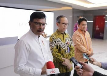 Menkominfo Johnny Plate dan Ketua OJK Perkuat Kerja Sama Bidang Fintech